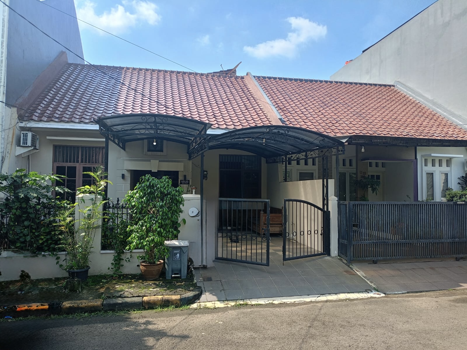 DIJUAL RUMAH DI SERPONG UTARA, TANGERANG SELATAN