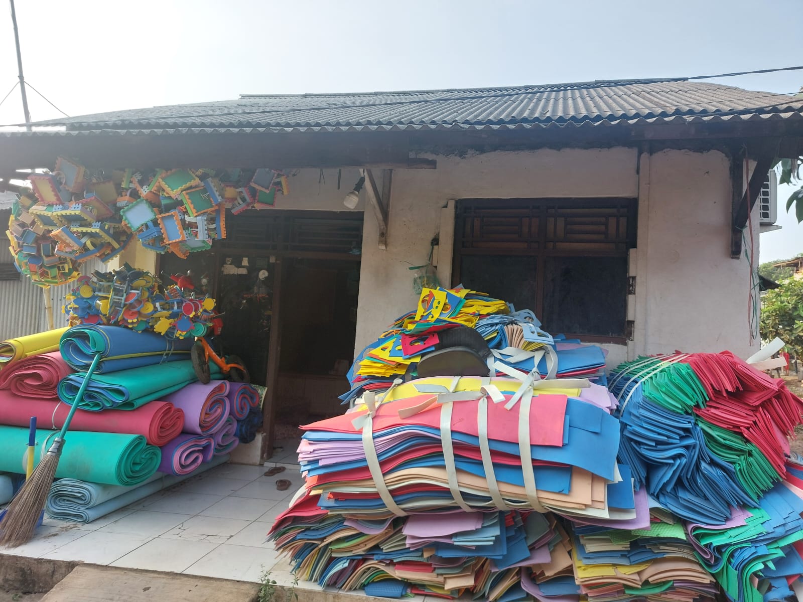 DIJUAL RUMAH DI KP KARANG KITRI MARGAHAYU BEKASI TIMUR